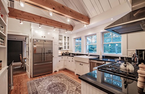 South Oxford House | Classic farmhouse with modern amenities; close to White Mountain National Forest