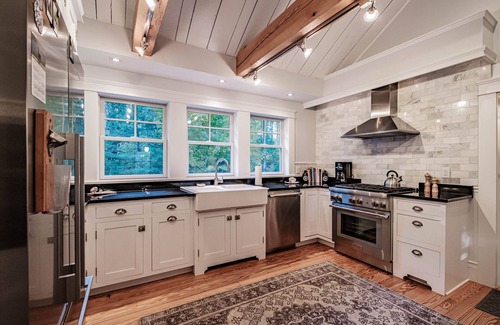 South Oxford House | Classic farmhouse with modern amenities; close to White Mountain National Forest