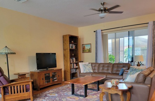 New Port Richey House | Classic Florida Home near Tampa/St Petersburg and beaches. Pet friendly!