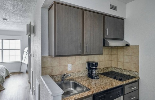 Gateway Apartment | Classic Gateway Studio w/Gym, Pool, nr Stadium, by Blueground
