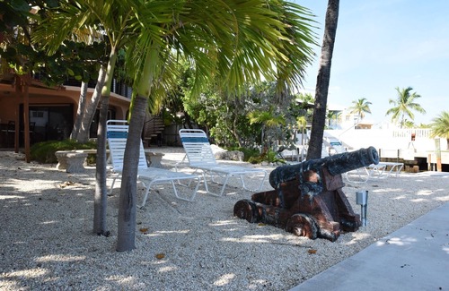 Tavernier House | Classic Keys Cabin on the Water