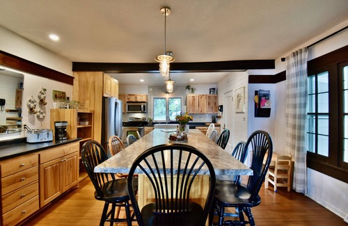 Alexandria Cabin | Classic Lk Le Homme Dieu Cottage! Level sand beach!