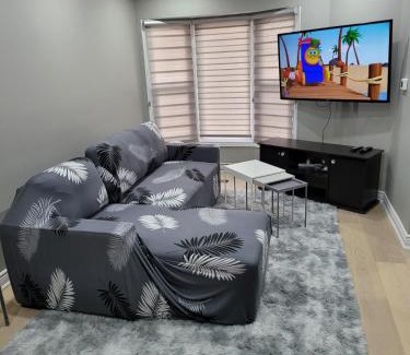 Brampton West House | Classic & Luxury Private Detached Entire Home with Free WI-FI & T.V