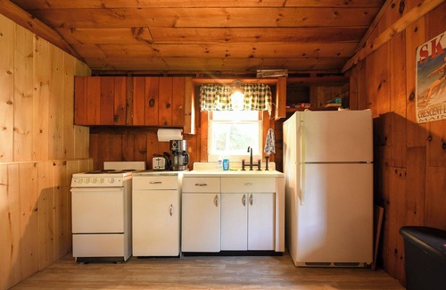 Raymond Cottage | Classic Maine Cottage in an association with a nice yard and shared beach