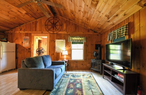 Raymond Cottage | Classic Maine Cottage in an association with a nice yard and shared beach