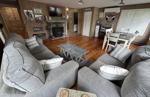 Casco House | Classic Maine Cottage on Water's Edge