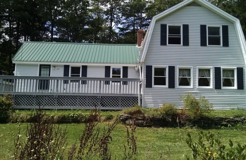 Harpswell House | Classic Maine House, wrap around deck, water activity a walk away.