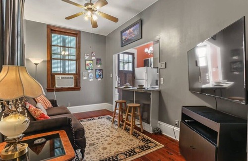 Carrollton Apartment | Classic New Orleans |Steps to Streetcar| Courtyard