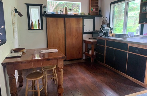 New Lynn Cottage | Classic Piha Bach - Seaview Road