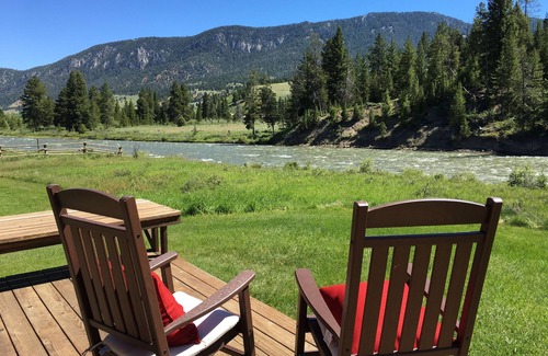 Gallatin Gateway Cabin | Classic Riverfront Cabin