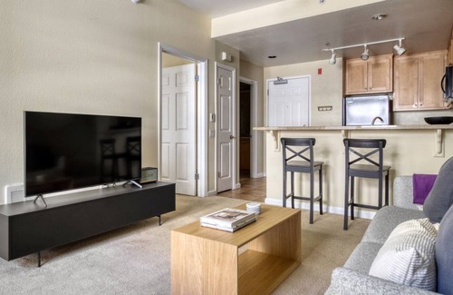 San Bruno Apartment | Classic San Bruno 1BR w/Pool, Gym & W/D, near SFO Airport, by Blueground