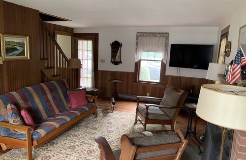Madison Cottage | Classic shoreline cottage 5-minute walk to the beach, Madison CT private beach