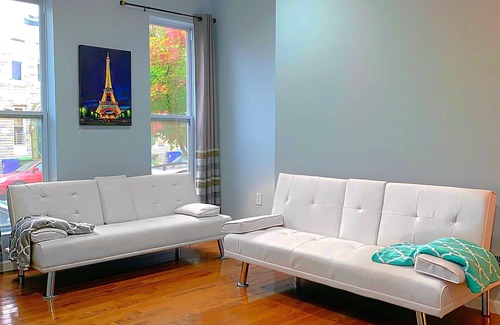 Downtown Baltimore House | Classic/stylish Row Home in Heart of Bmore. Fast wifi. Pet friendly.