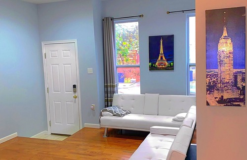 Downtown Baltimore House | Classic/stylish Row Home in Heart of Bmore. Fast wifi. Pet friendly.