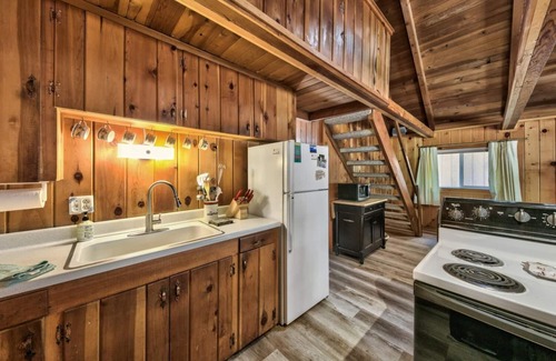 Black Bart House | Classic Tahoe Cabin-come play in the mountains, explore our trails and lakes