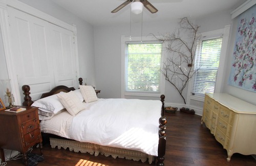 Rockford Apartment | Classic two story home on East State near downtown