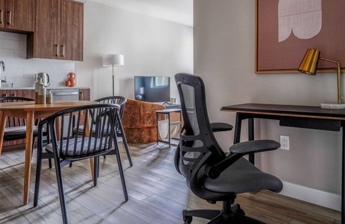 Walnut Creek Apartment | Classic Walnut Creek 1BR w/ A/C, Pool & W/D, near BART, by Blueground