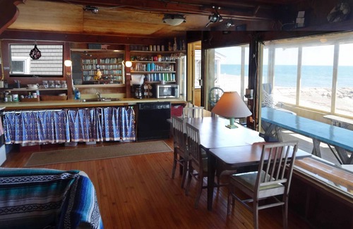 Old Lyme Cottage | Classic Waterfront Cottage at Hawks Nest Beach