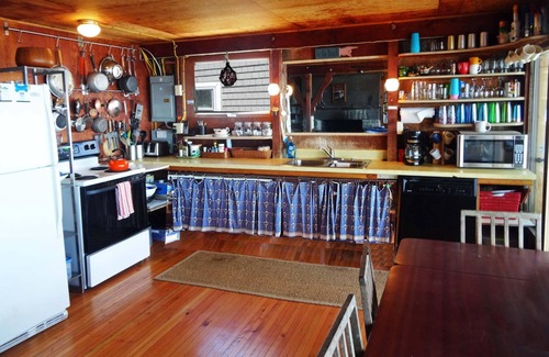 Old Lyme Cottage | Classic Waterfront Cottage at Hawks Nest Beach