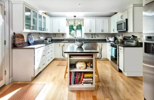 Windham House | Classic Waterfront Cottage on Highland Lake in Windham, Maine