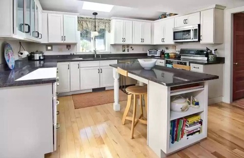 Windham House | Classic Waterfront Cottage on Highland Lake in Windham, Maine