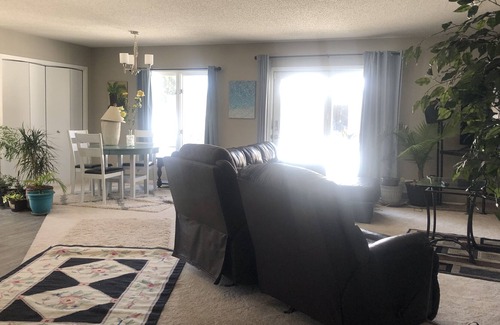 East Bloomington House | classic whole home with fireplace near airport mall of America