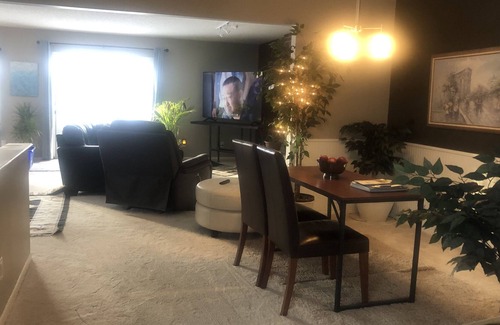East Bloomington House | classic whole home with fireplace near airport mall of America