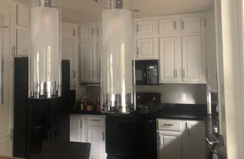 East Bloomington House | classic whole home with fireplace near airport mall of America