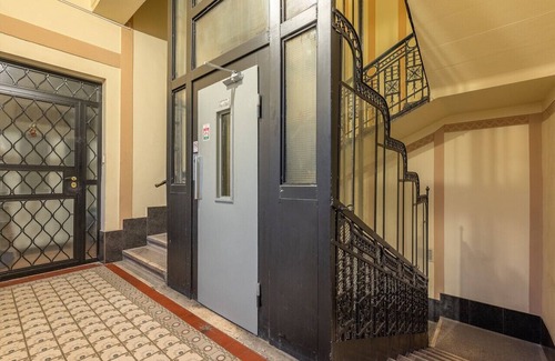Nepszinhaz negyed Apartment | Classical mini studio with a modern touch!