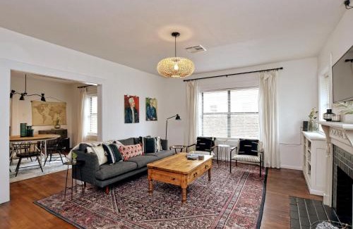 Austin Ave. House | Classy 1927 Uptown Tudor 4 min to Magnolia