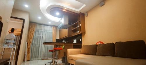 Jakarta Apartment | Classy! 2BR Apartment - Modern Comfort in West Jakarta CBD