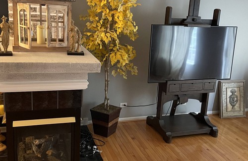Willow Springs House | Classy and Sophisticated Townhome in quiet area