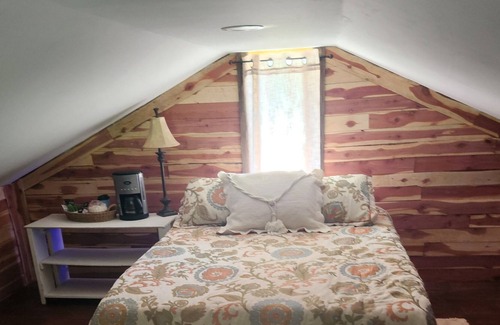 Noel Cabin | Classy Cabin on the River