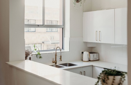 Newcastle Apartment | Classy City apartment close to Beach.