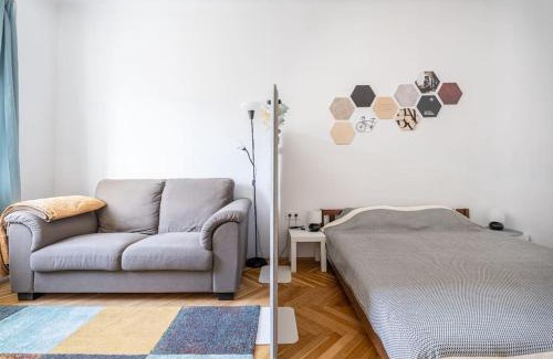 Jozsefvaros Apartment | Classy Couture Apartment