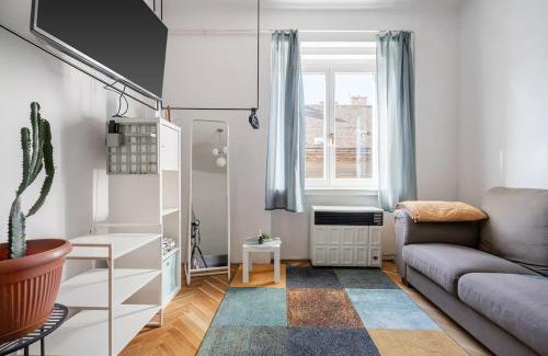 Jozsefvaros Apartment | Classy Couture Apartment
