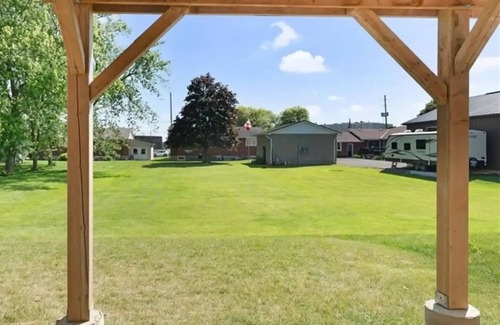 Hagersville House | Classy Home Near Beach & Airportnn