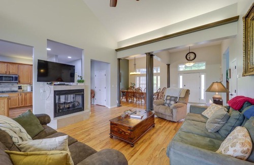West Jefferson House | Classy Home with Hot Tub and Mt Jefferson Views!