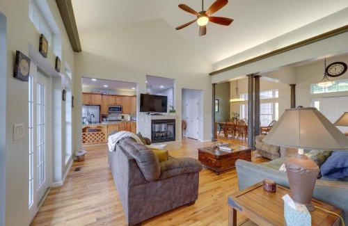 West Jefferson House | Classy Home with Hot Tub and Mt Jefferson Views!