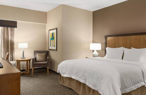 North Clayton House | Classy & Modern King Rm w/ Free Hot Breakfast!