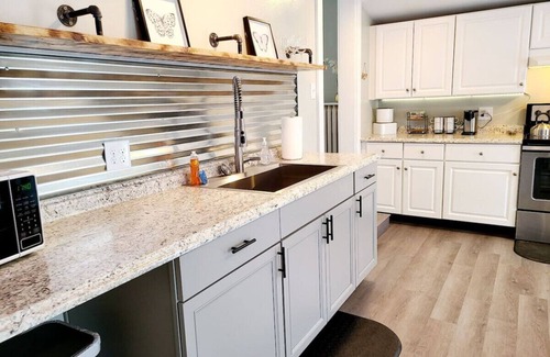 Glenwood Springs Apartment | Classy Mountain Charm - 1 Block to Restaurant Row!