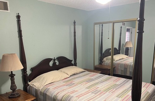 Oakdale House | Classy-Quilted 3 Bedroom centrally located