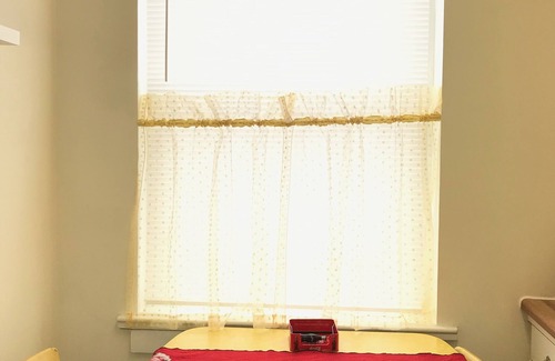 Boone Apartment | Classy Retro Suite "Preferred Partner of Rail Explorers" Pets OK