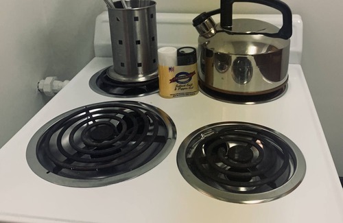 Boone Apartment | Classy Rock and Roll Suite "Partner of Rail Explorers" in Boone Extended Stay