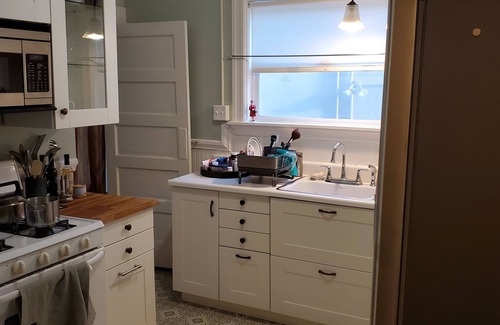 Piedmont Avenue Apartment | Classy Urban Oasis