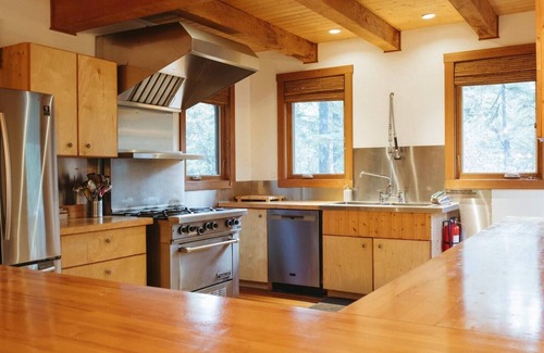 Tofino House | Clayoquot Surf Retreat