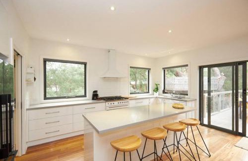 Aireys Inlet House | Claystone - walking distance to the beach