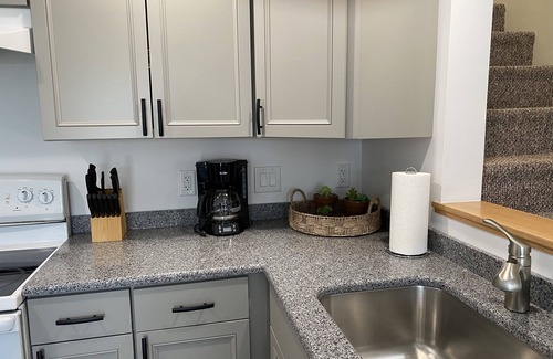 Clayton Apartment | Clayton #3 Cozy, Clean, and Convenient Apartment