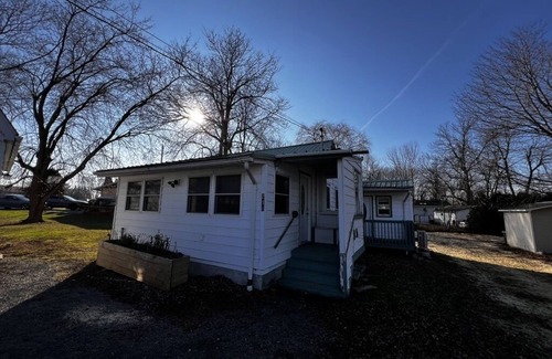 Frontenac Cottage | CLAYTON COTTAGE