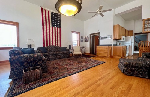 Clayton House | Clayton Savings Bank - One Block To Might Mississippi River!